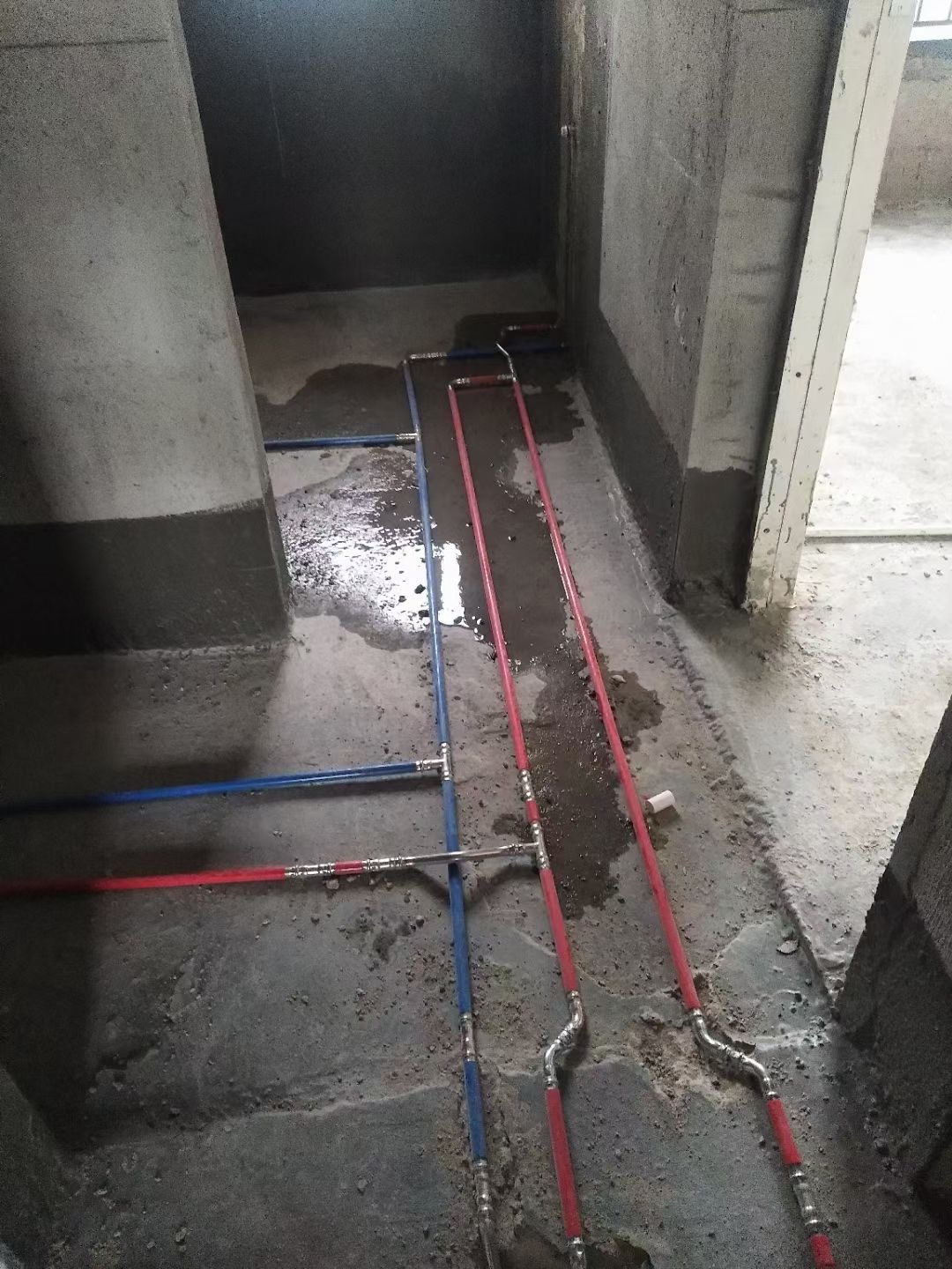 永穗牌覆塑不锈钢冷热水管安装现场.jpg 永穗牌覆塑不锈钢冷热水管安装现场.jpg